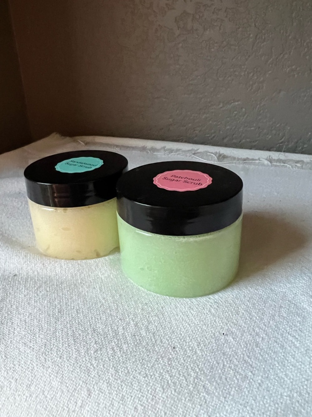 Sandalwood & Patchouli Sugar Scrub Duo - Yellow & Light Green - Picture 7 of 8